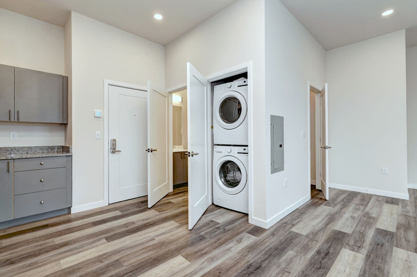 Shelton Apartment: 275 Coram Road