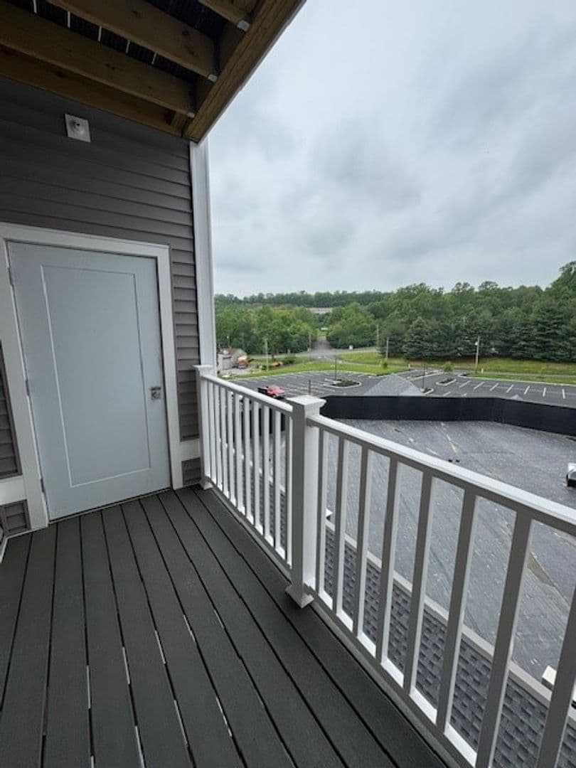 Shelton Apartment: 275 Coram Road