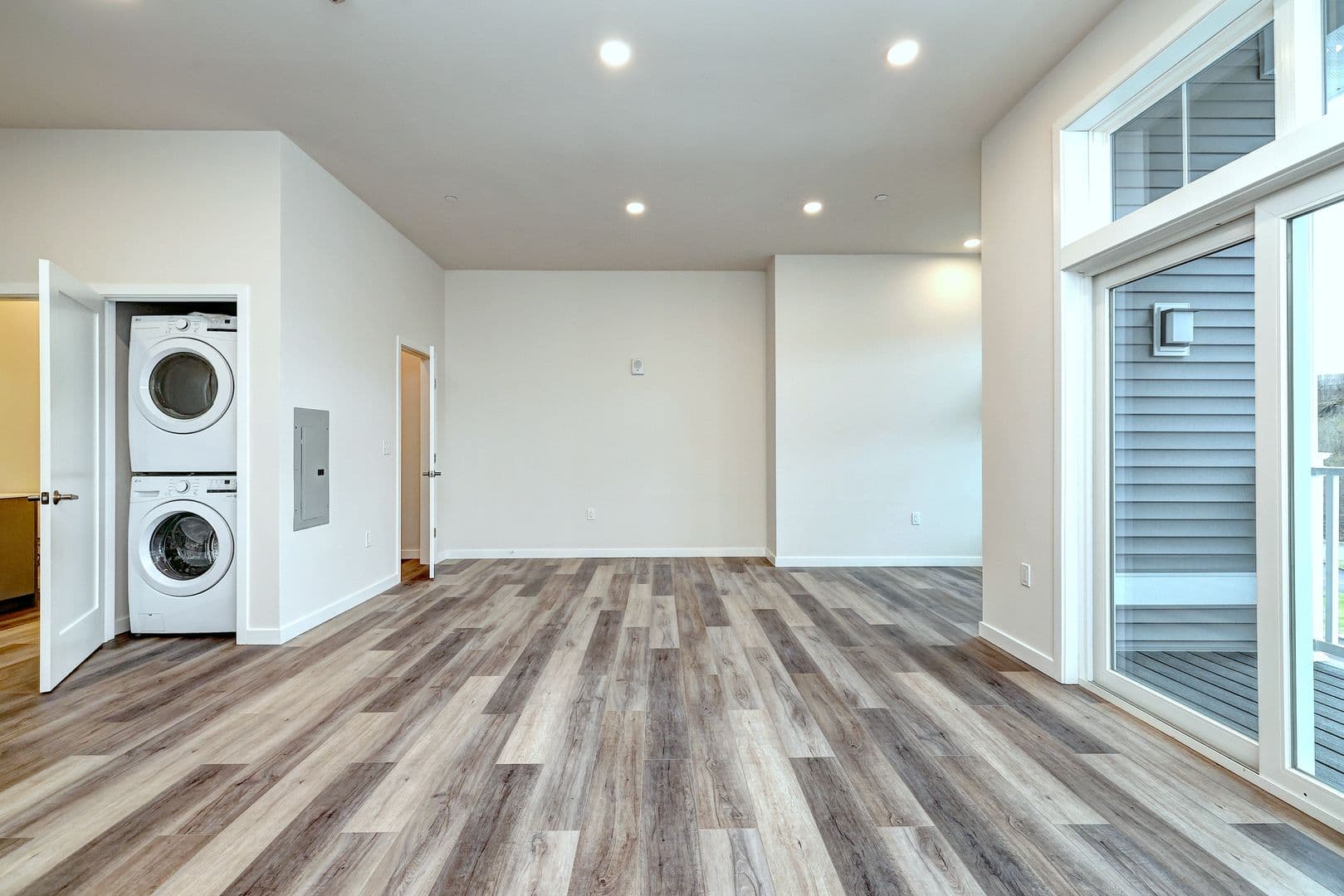 Shelton Apartment: 275 Coram Road
