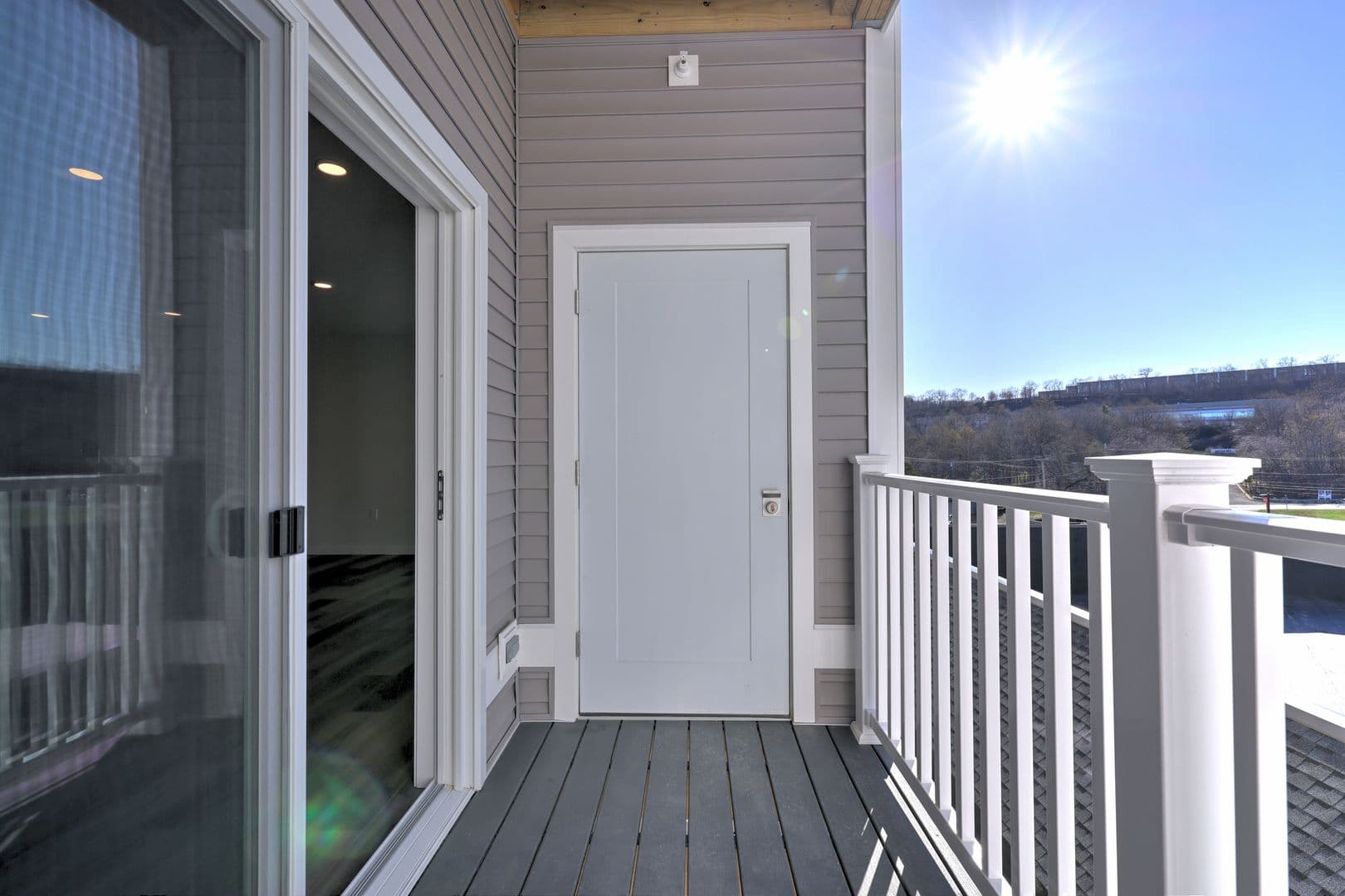 Shelton Apartment: 275 Coram Road