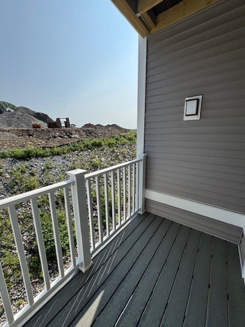 Shelton Apartment: 275 Coram Road