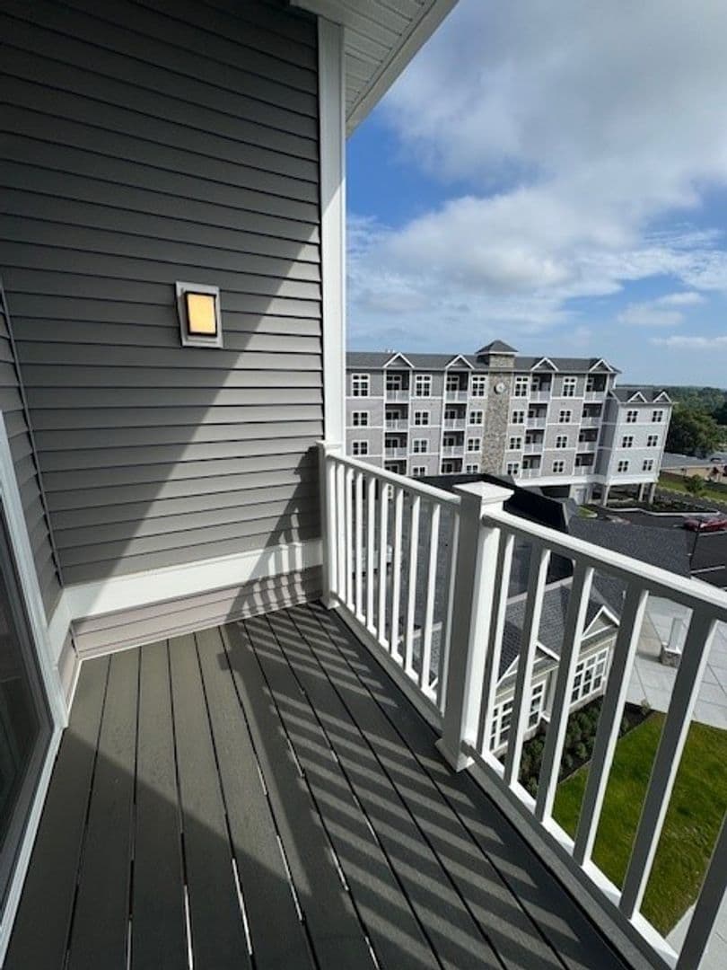 Shelton Apartment: 275 Coram Road
