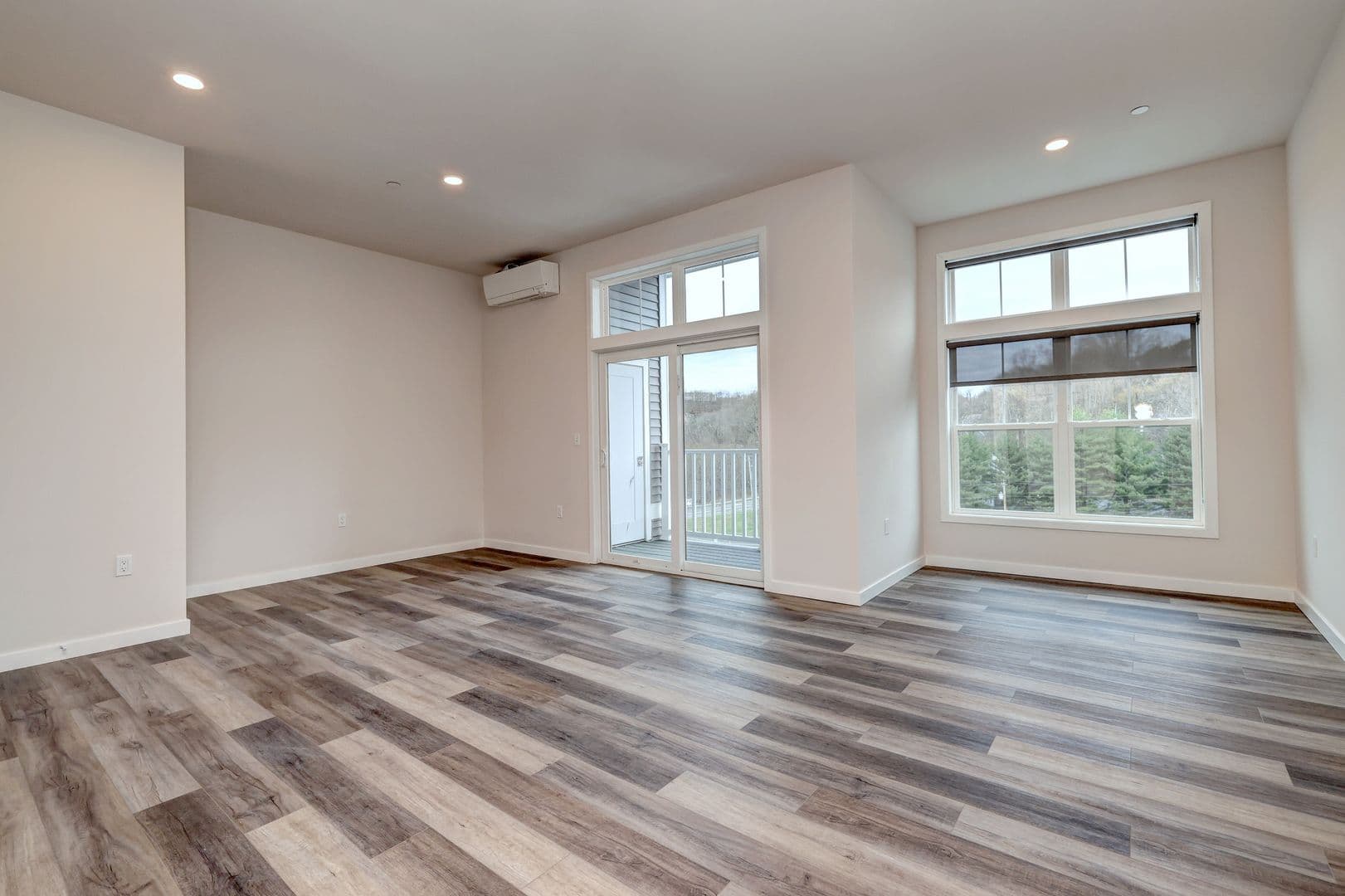 Shelton Apartment: 275 Coram Road