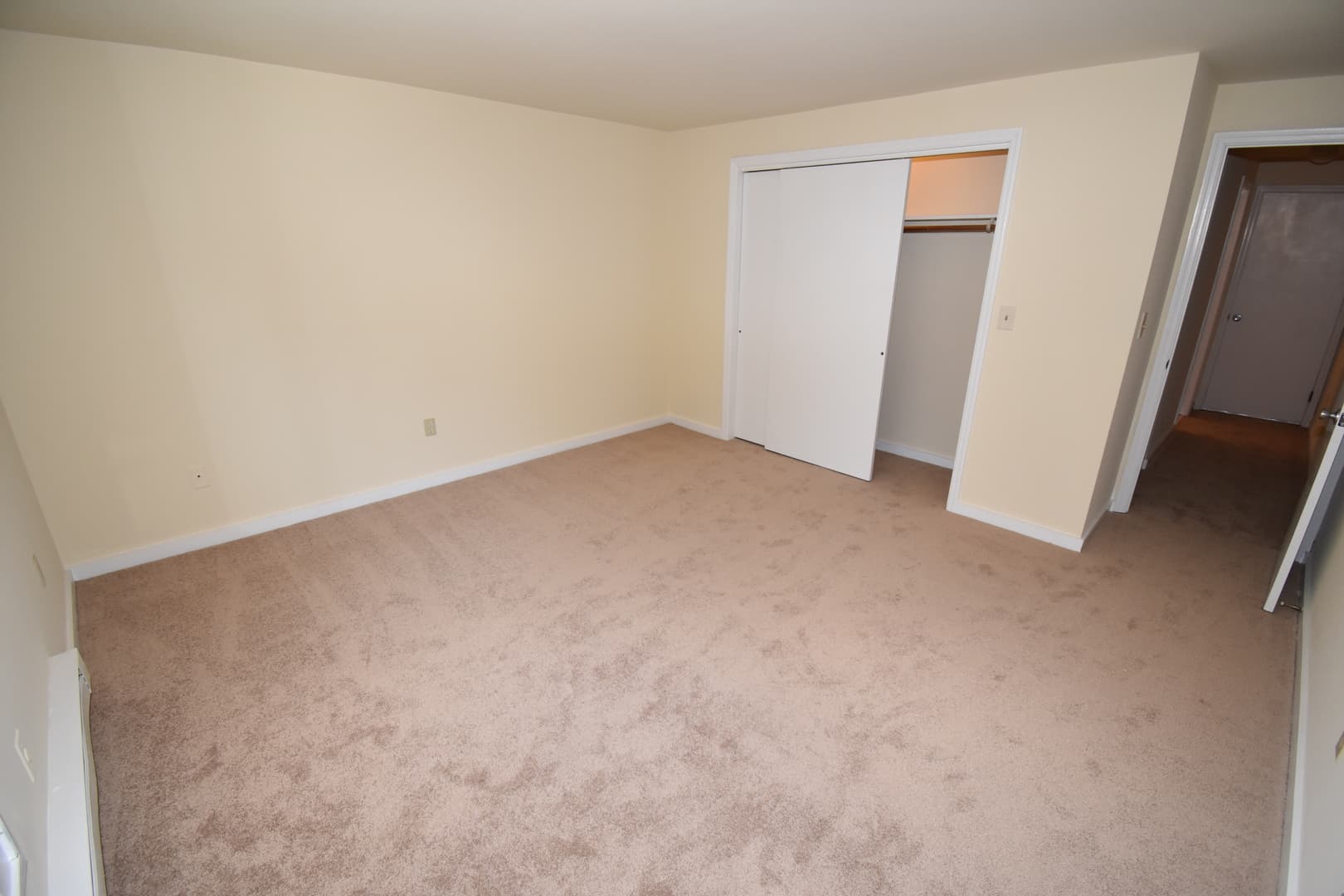 Seymour Apartment: 10 Reservoir Manor