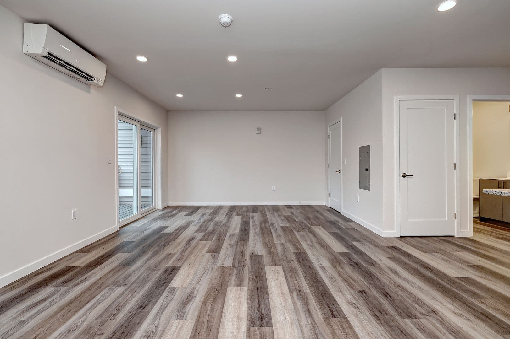 Shelton Apartment: 275 Coram Road