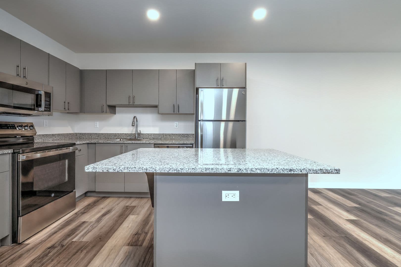 Shelton Apartment: 275 Coram Road