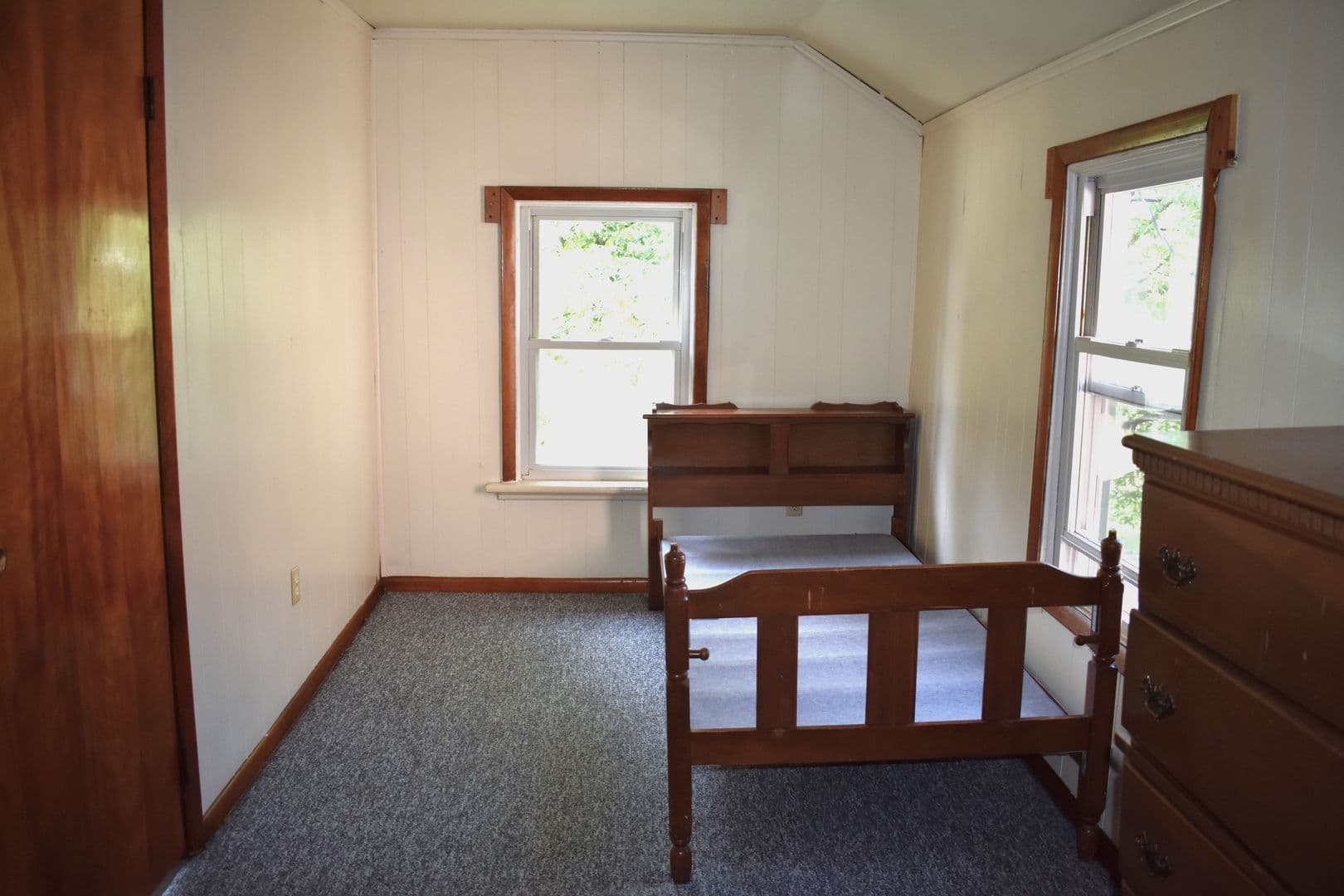 Indiana Apartment: 1029 School St