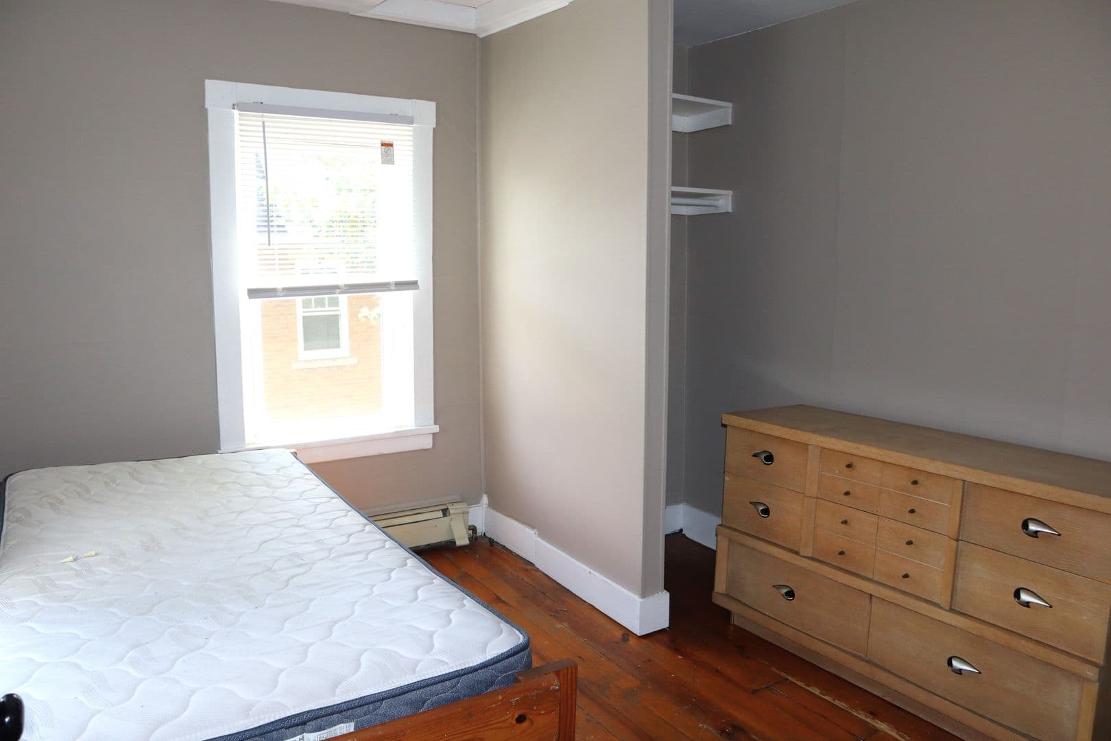Indiana Apartment: 430 S6th St