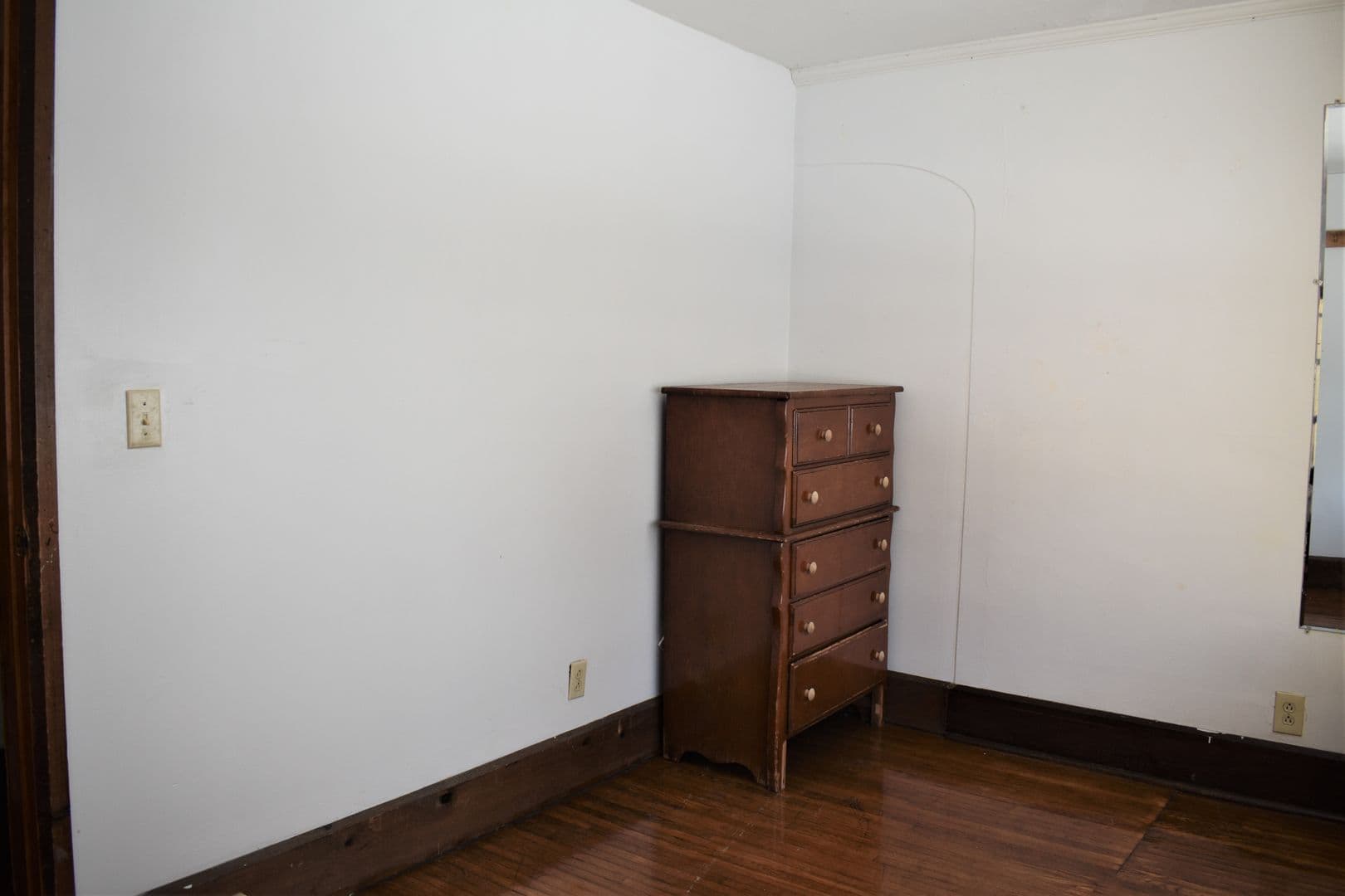 Indiana Apartment: 725 School St.