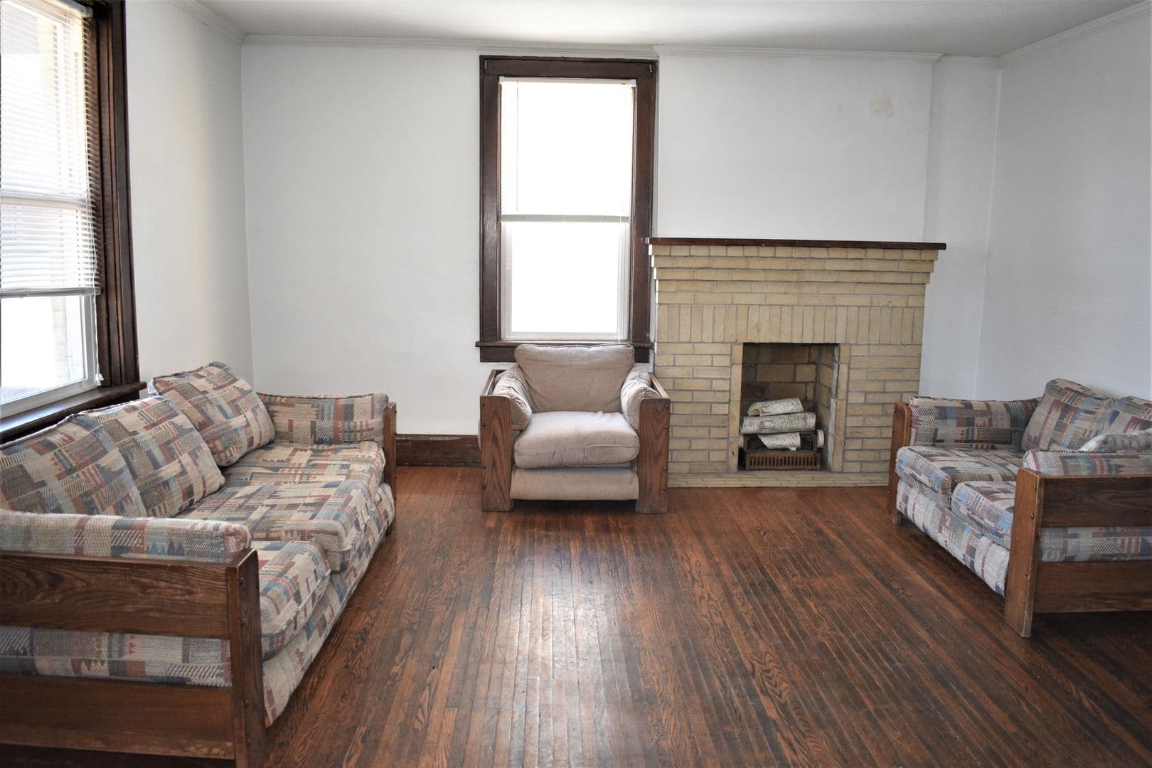 Indiana Apartment: 725 School St.