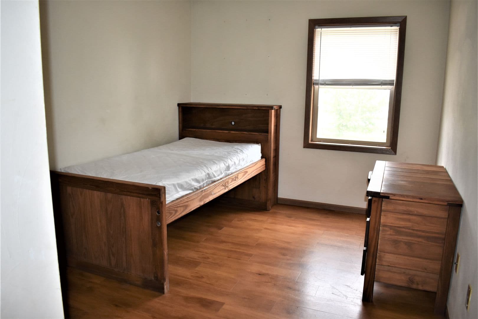 Indiana Apartment: 744 Locust St