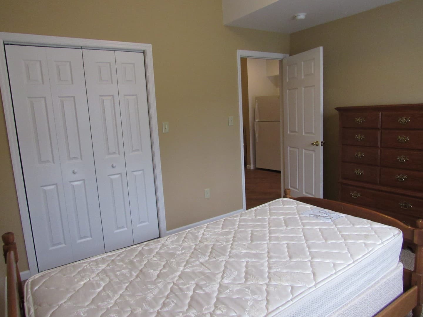 Indiana Apartment: 1132 School St
