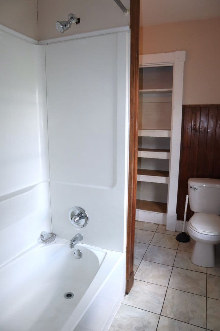 Indiana Apartment: 430 S6th St
