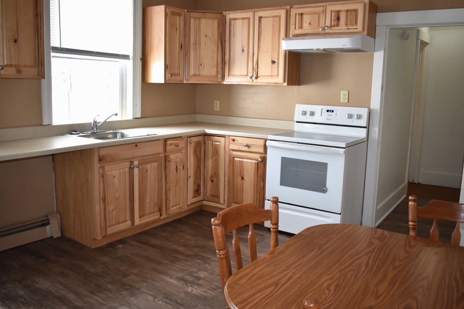 Indiana Apartment: 37 1/2 S 6th St
