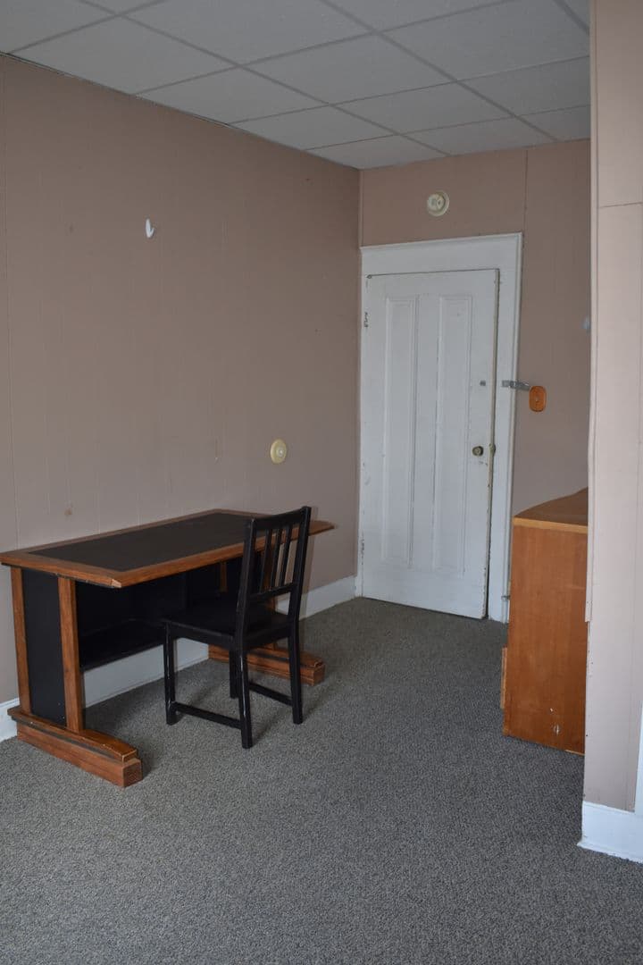 Indiana Apartment: 37 1/2 S 6th St