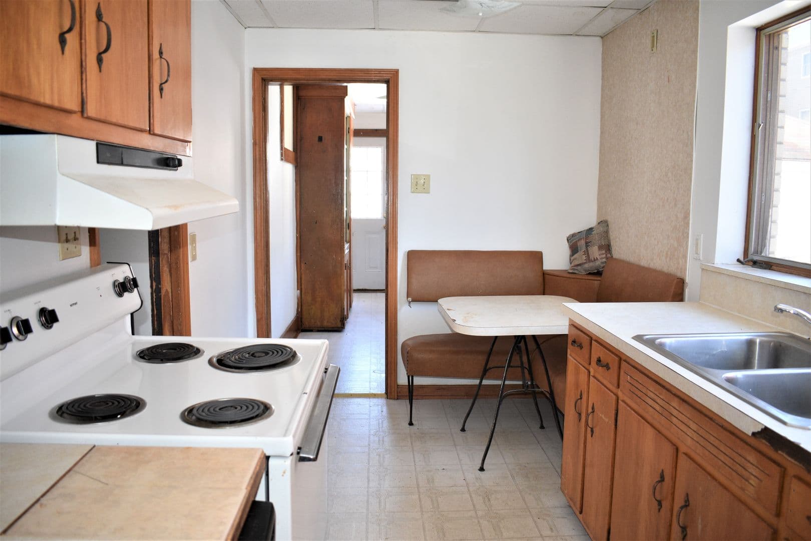 Indiana Apartment: 725 School St.