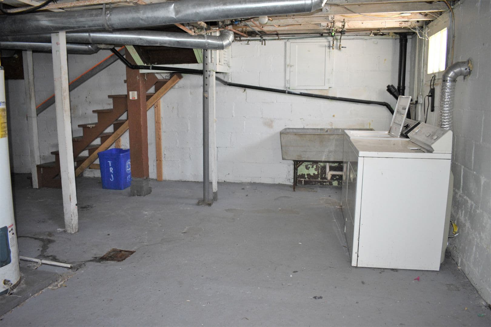 Indiana Apartment: 127 S. 8th St.