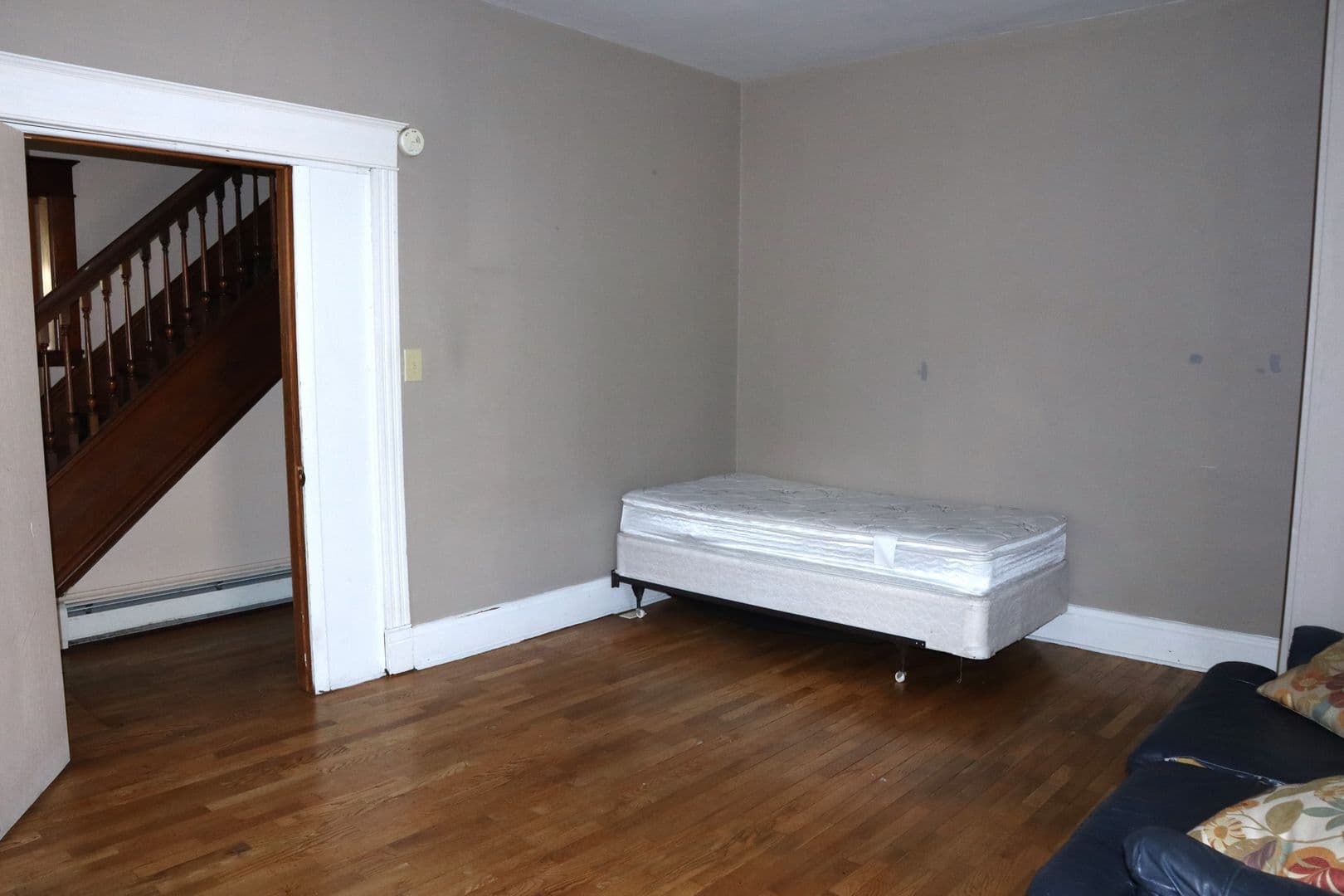 Indiana Apartment: 430 S6th St