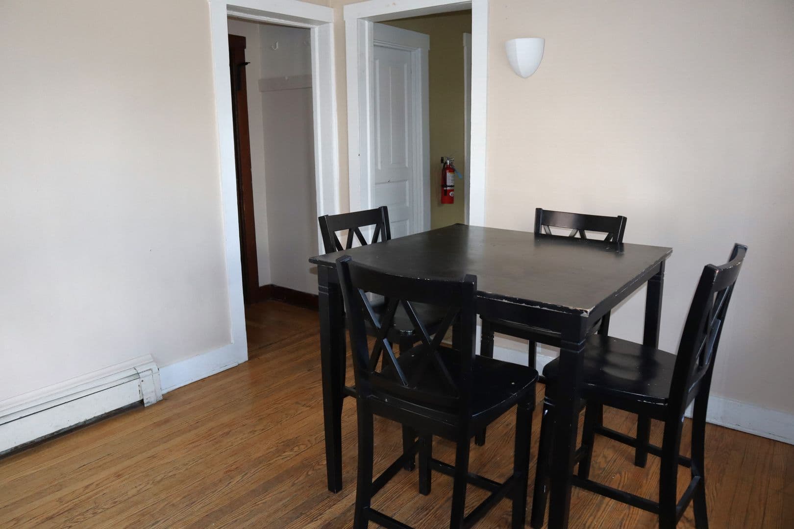 Indiana Apartment: 430 S6th St