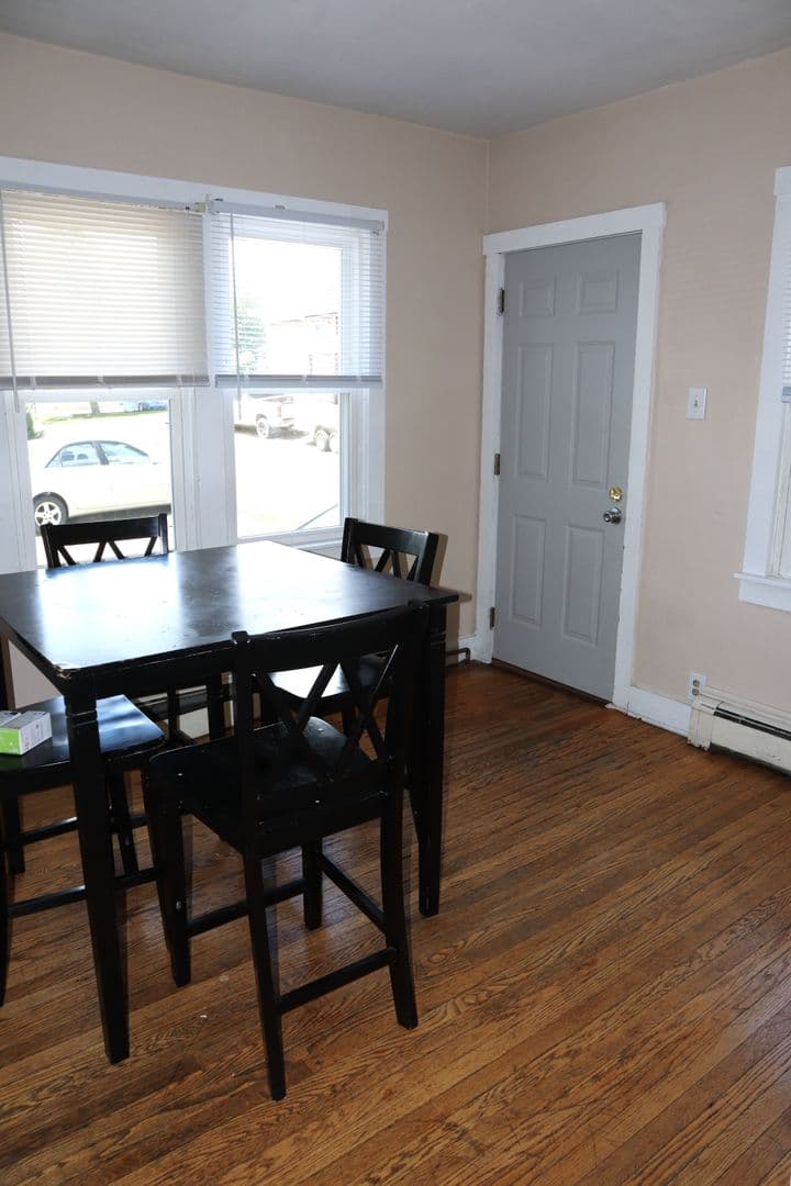Indiana Apartment: 430 S6th St