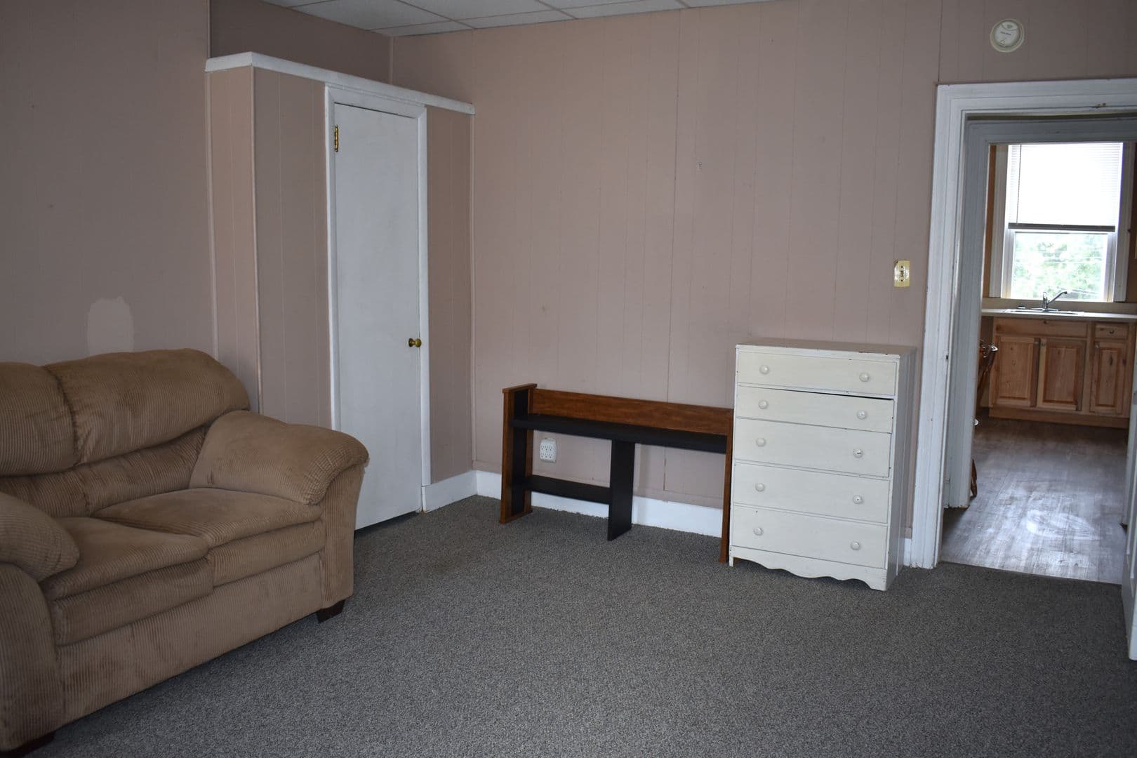 Indiana Apartment: 37 1/2 S 6th St