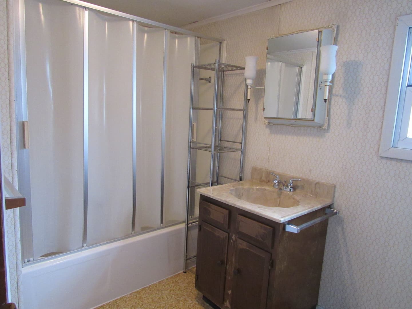 Indiana Apartment: 121 S. 8th St.