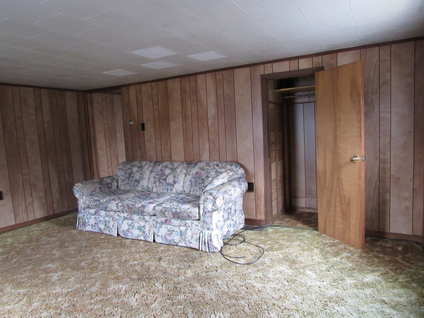 Indiana Apartment: 121 S. 8th St.