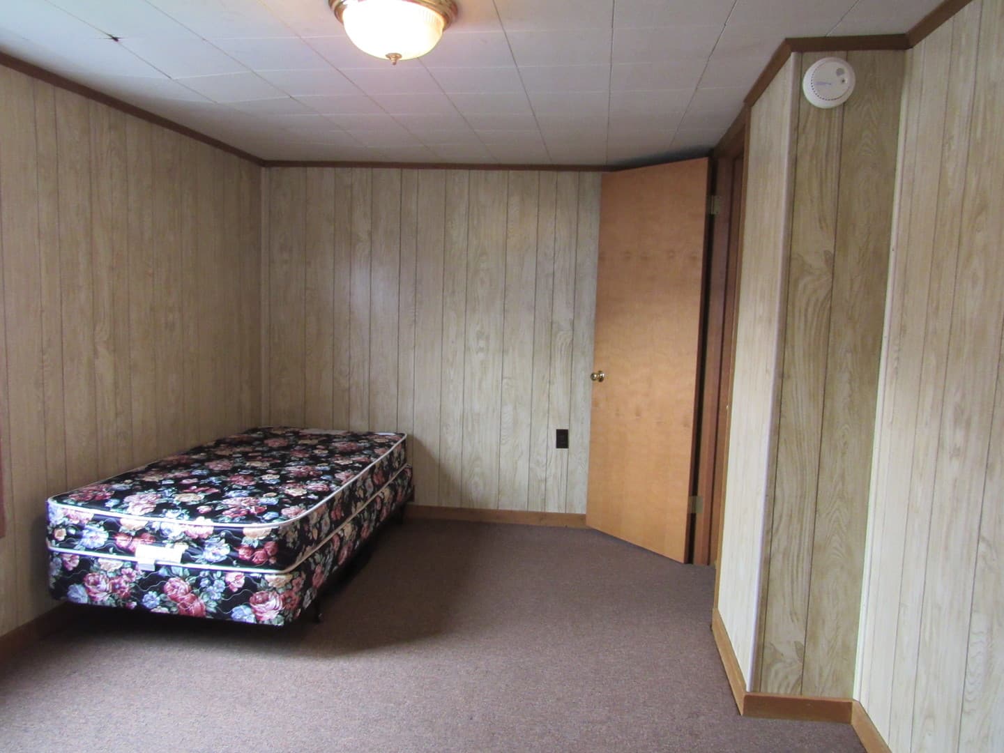 Indiana Apartment: 121 S. 8th St.