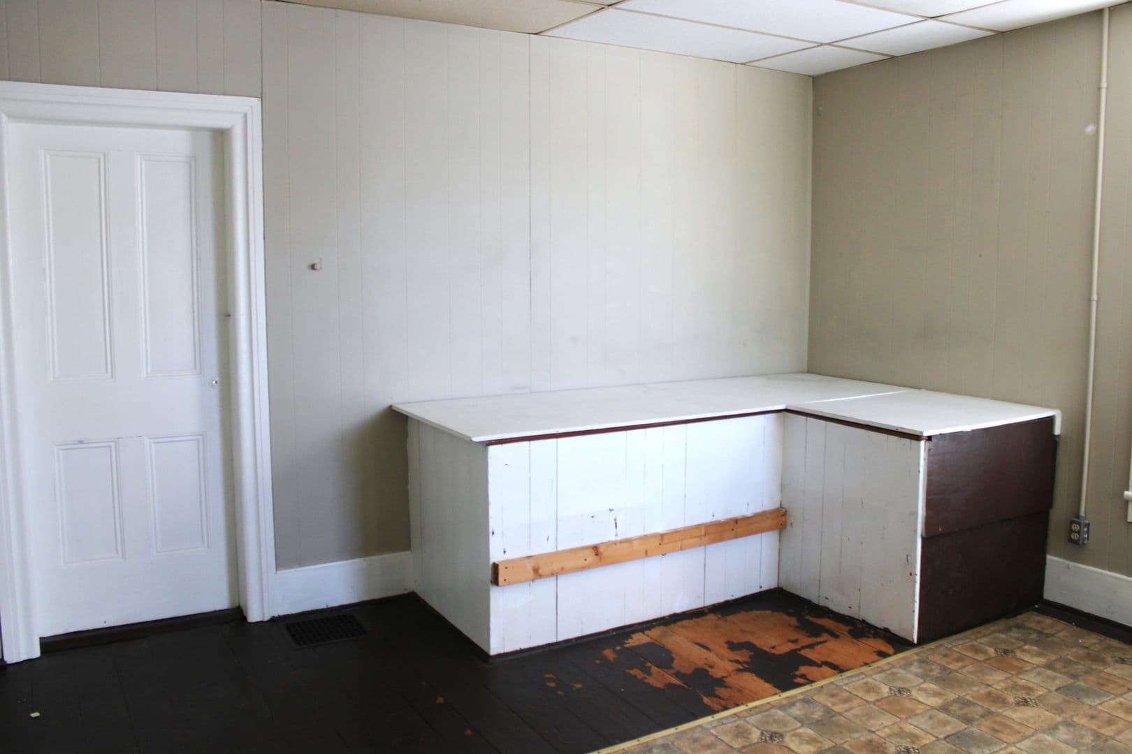 Indiana Apartment: 975 Church St