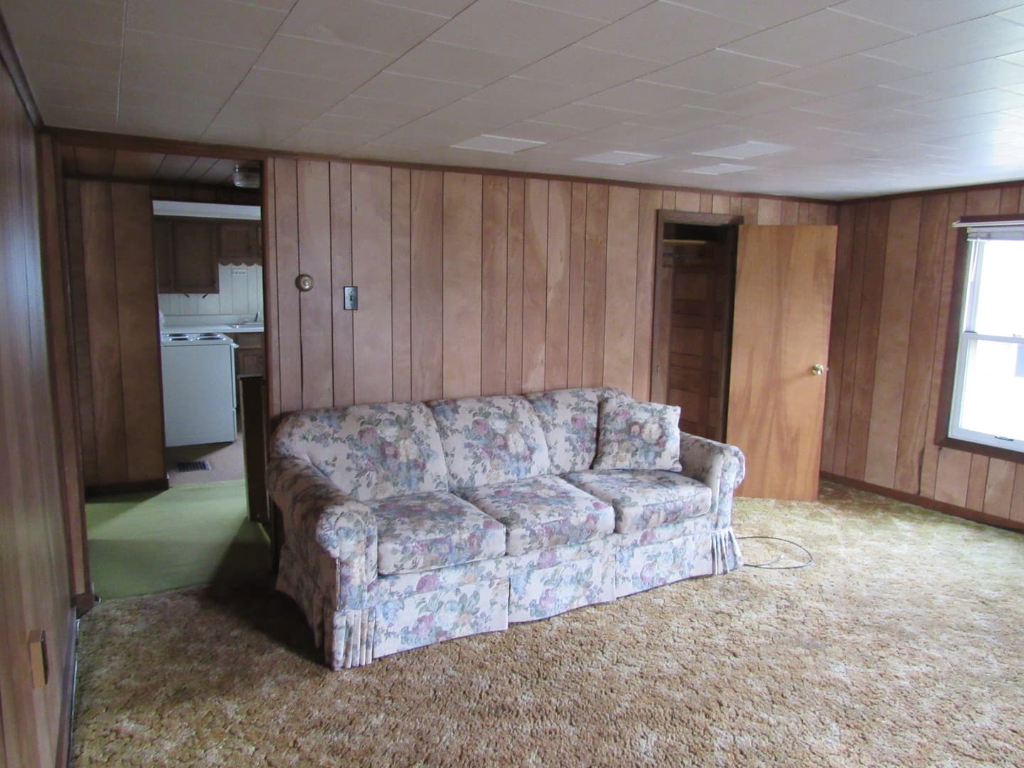 Indiana Apartment: 121 S. 8th St.