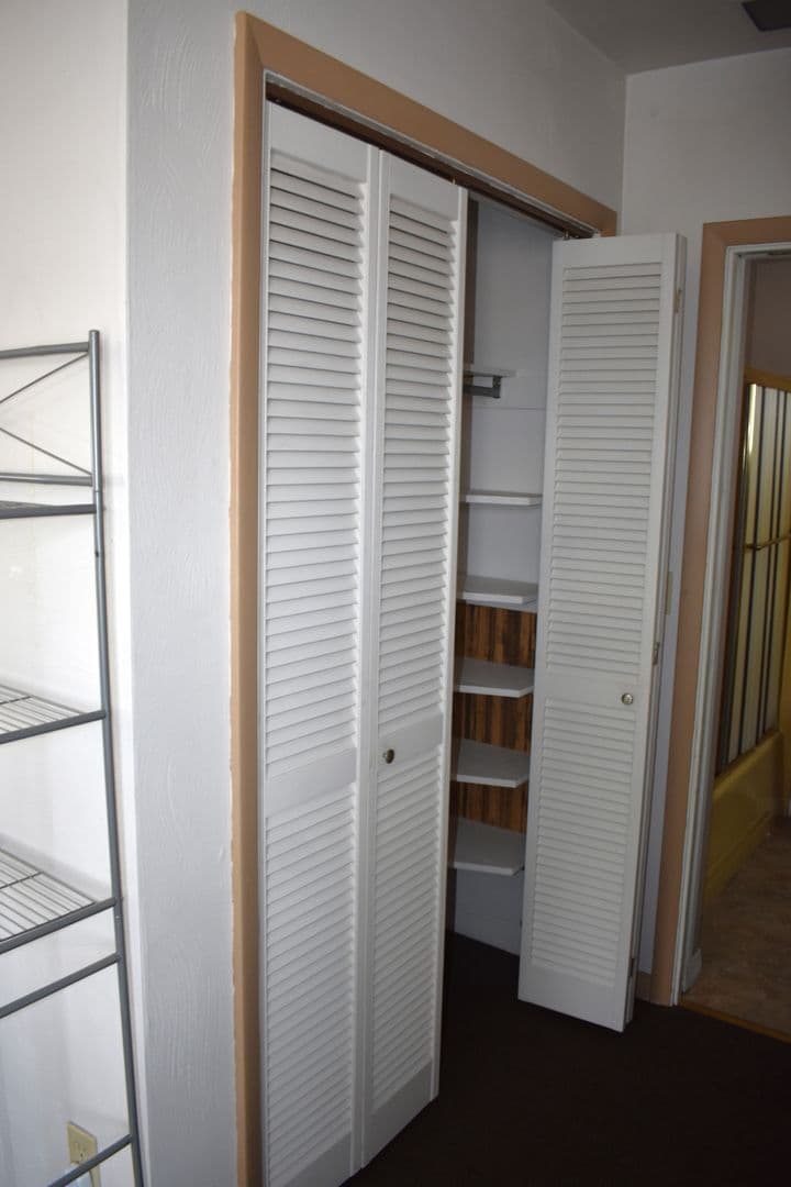 Indiana Apartment: 37 1/2 S 6th St