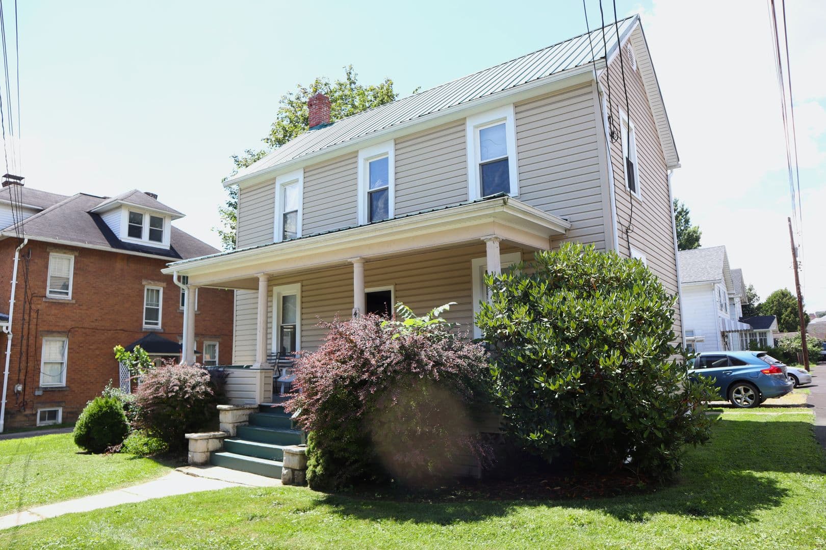 Indiana Apartment: 430 S6th St