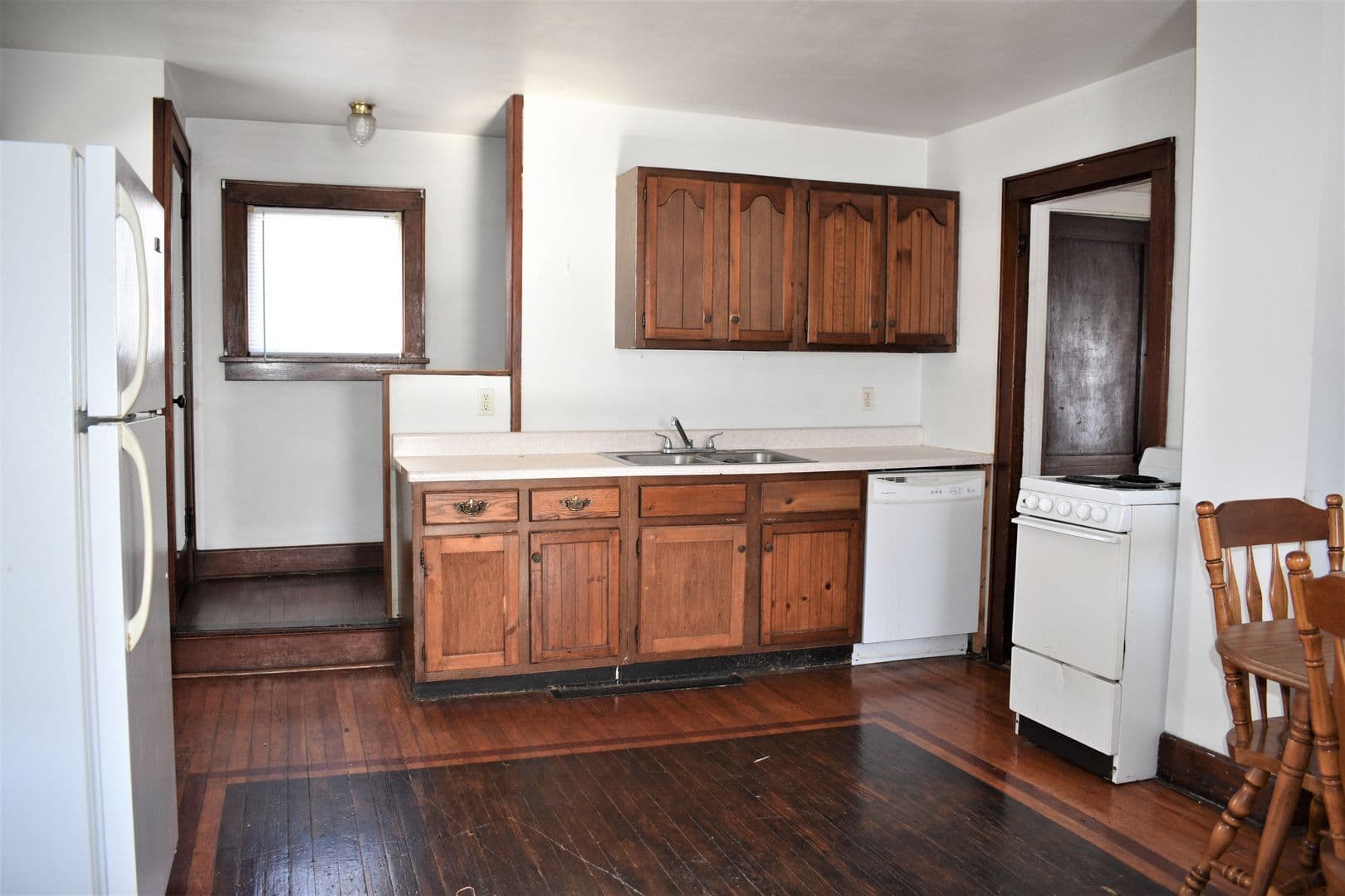 Indiana Apartment: 127 S. 8th St.