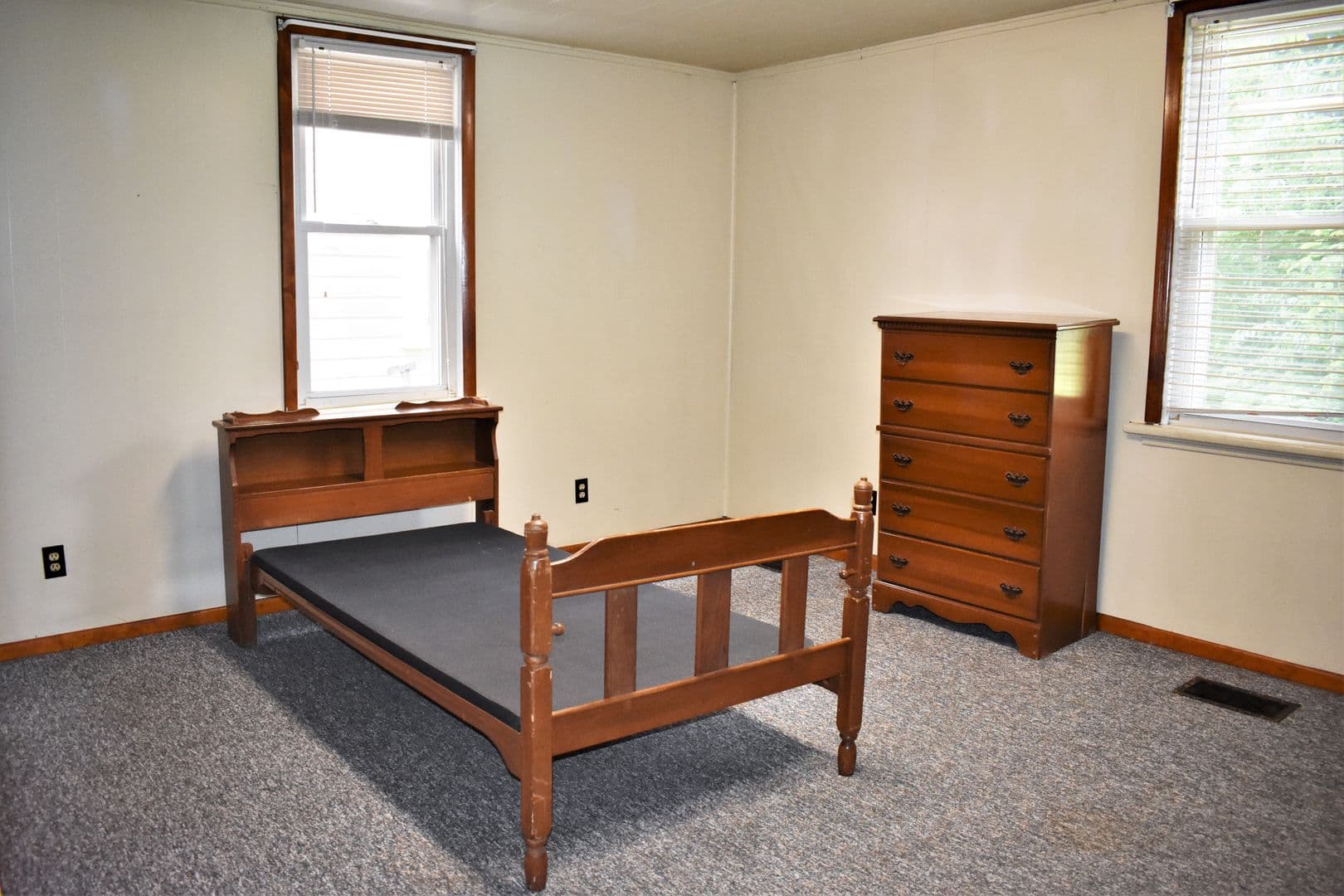 Indiana Apartment: 1029 School St