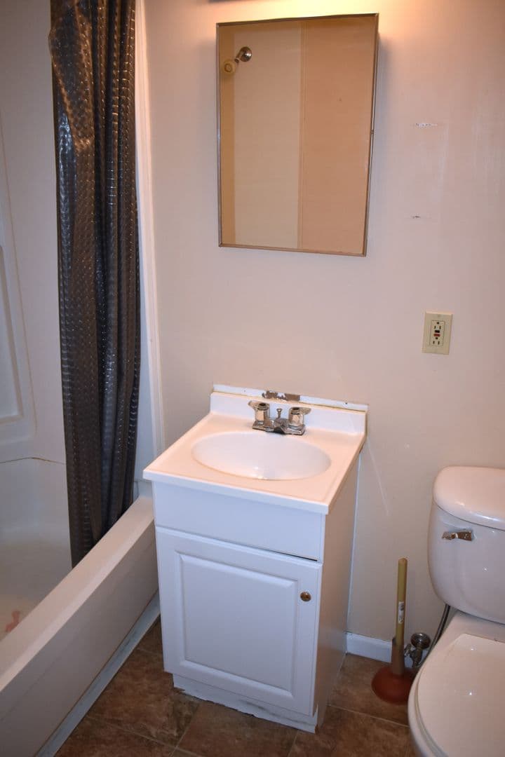 Indiana Apartment: 37 1/2 S 6th St