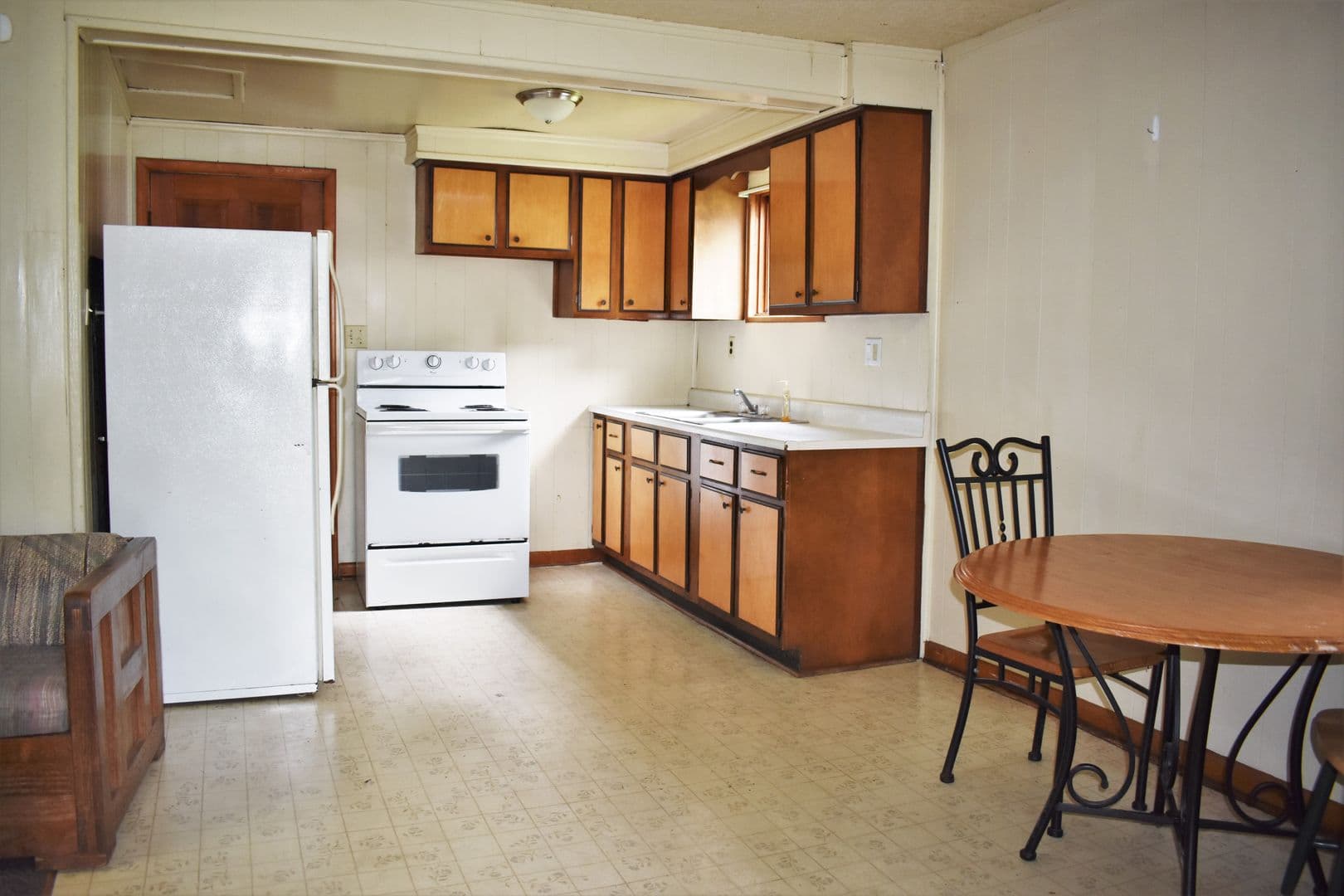 Indiana Apartment: 1029 School St