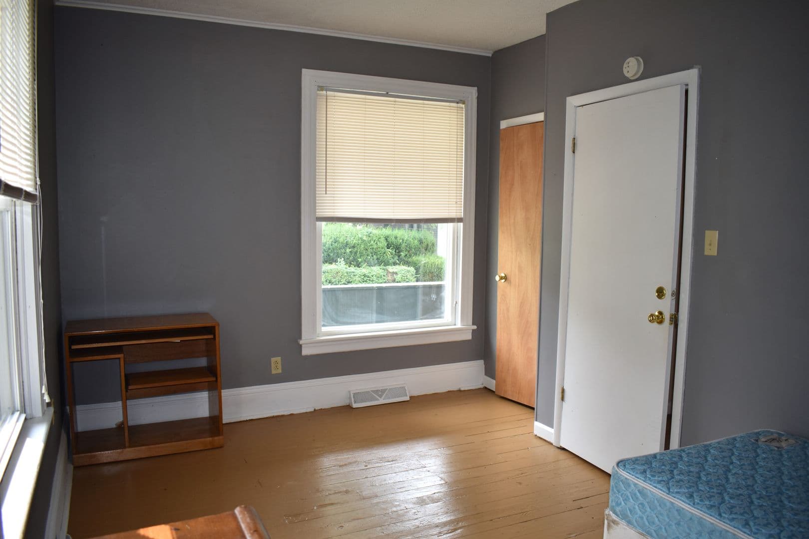 Indiana Apartment: 43 S10th St