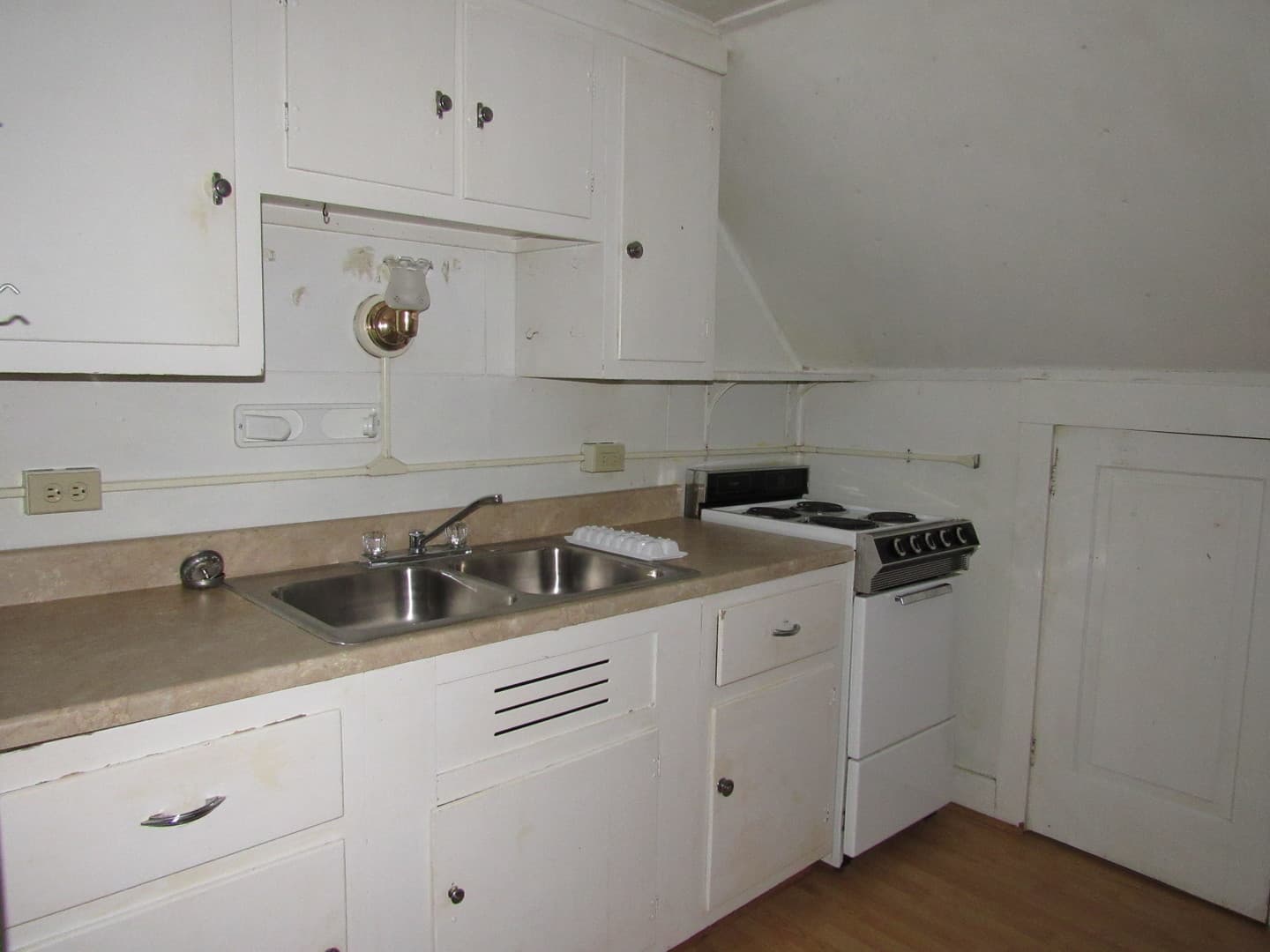 Indiana Apartment: 146-150 N. 9th St