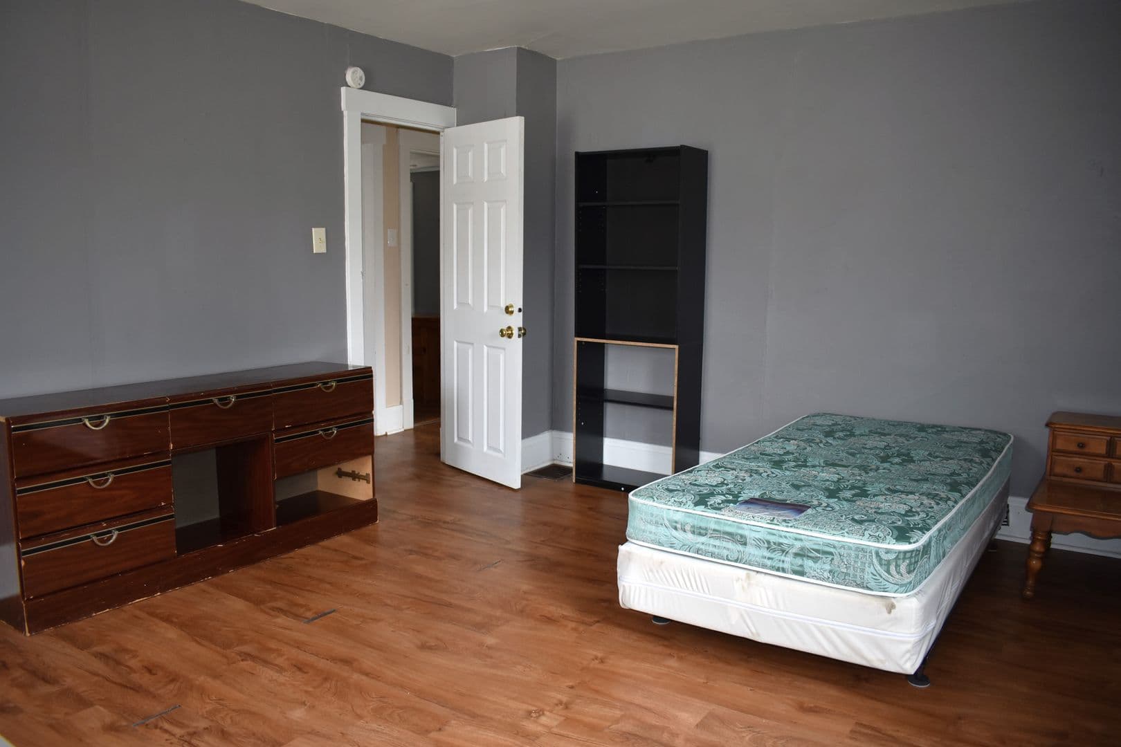 Indiana Apartment: 43 S10th St