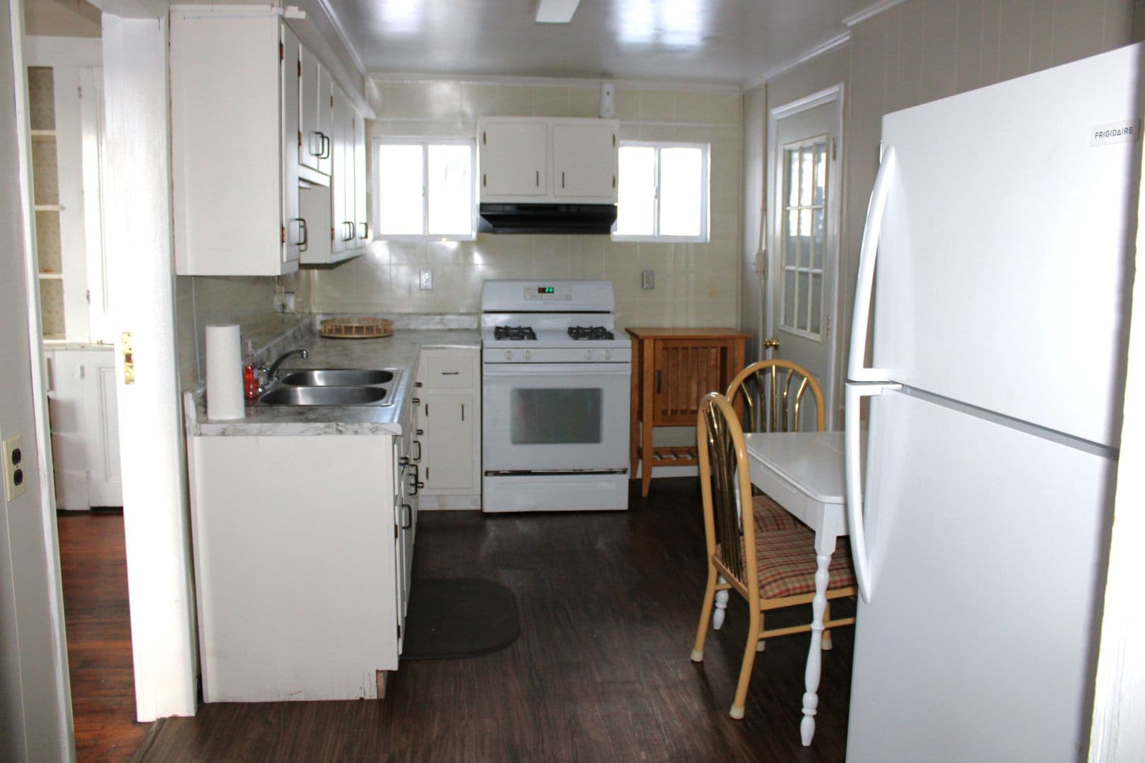 Indiana Apartment: 975 Church St