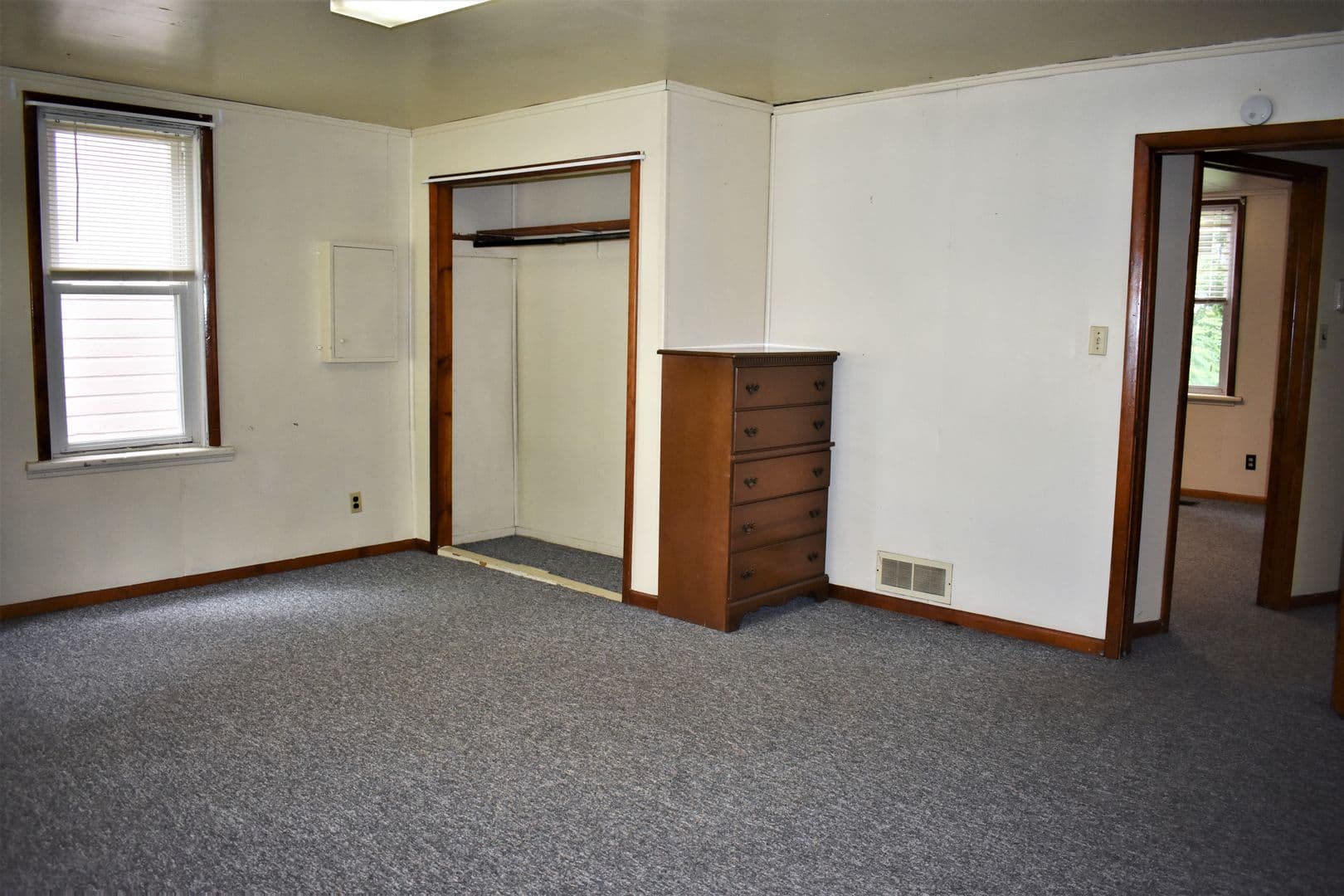 Indiana Apartment: 1029 School St