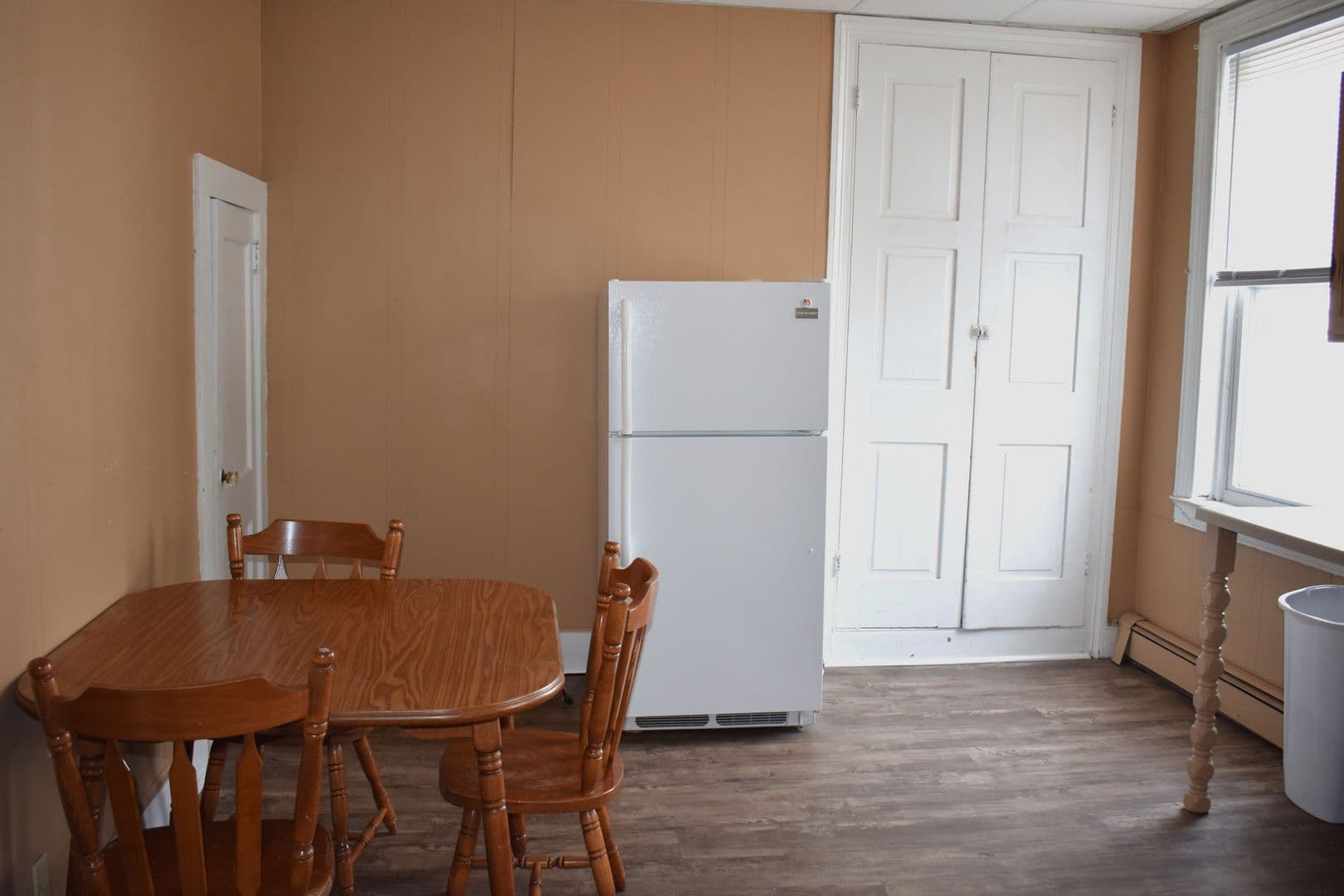Indiana Apartment: 37 1/2 S 6th St