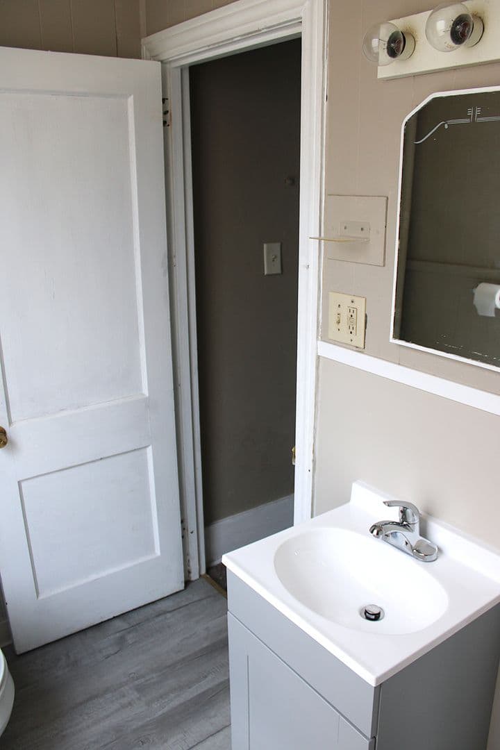 Indiana Apartment: 975 Church St