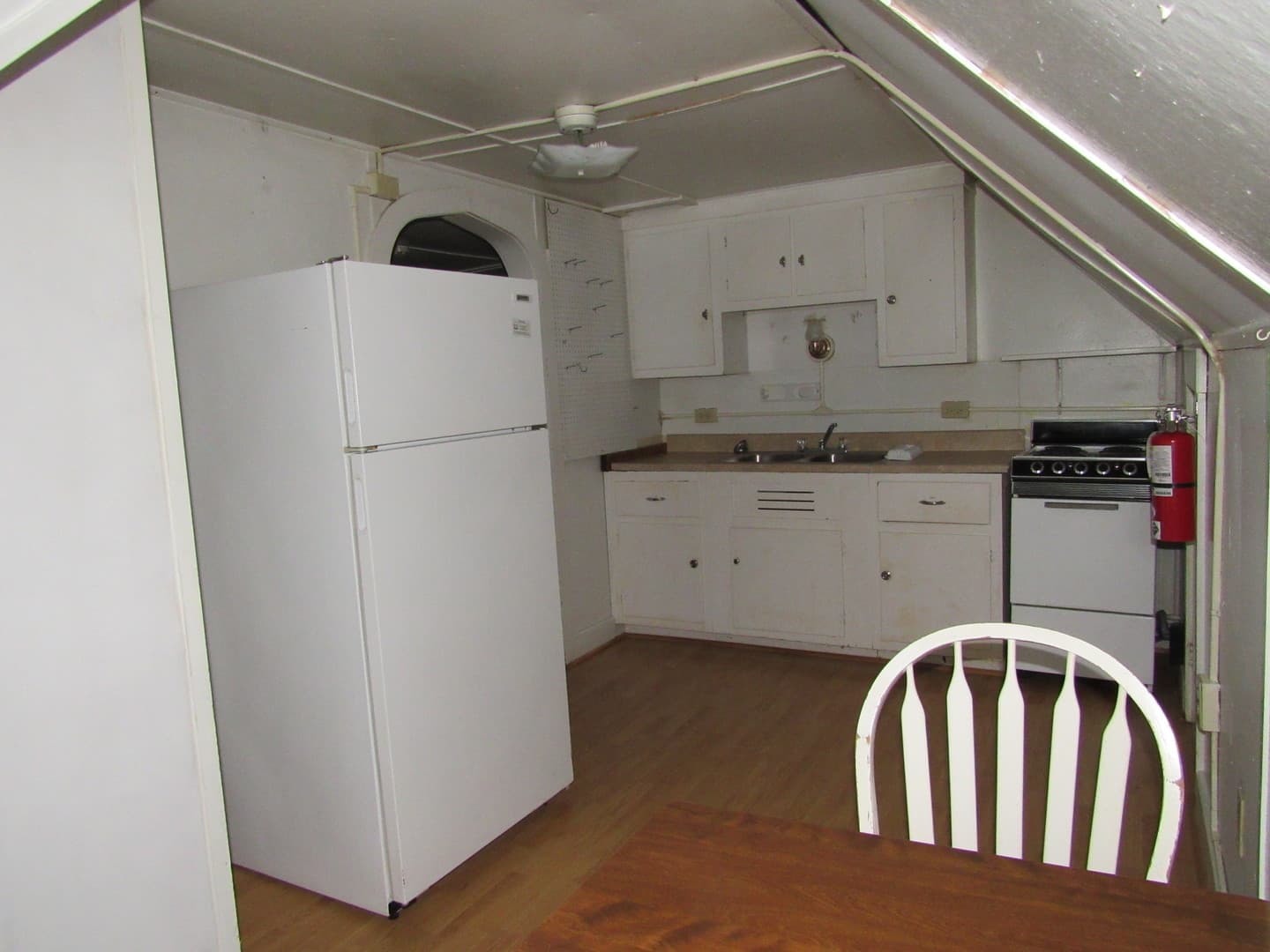 Indiana Apartment: 146-150 N. 9th St