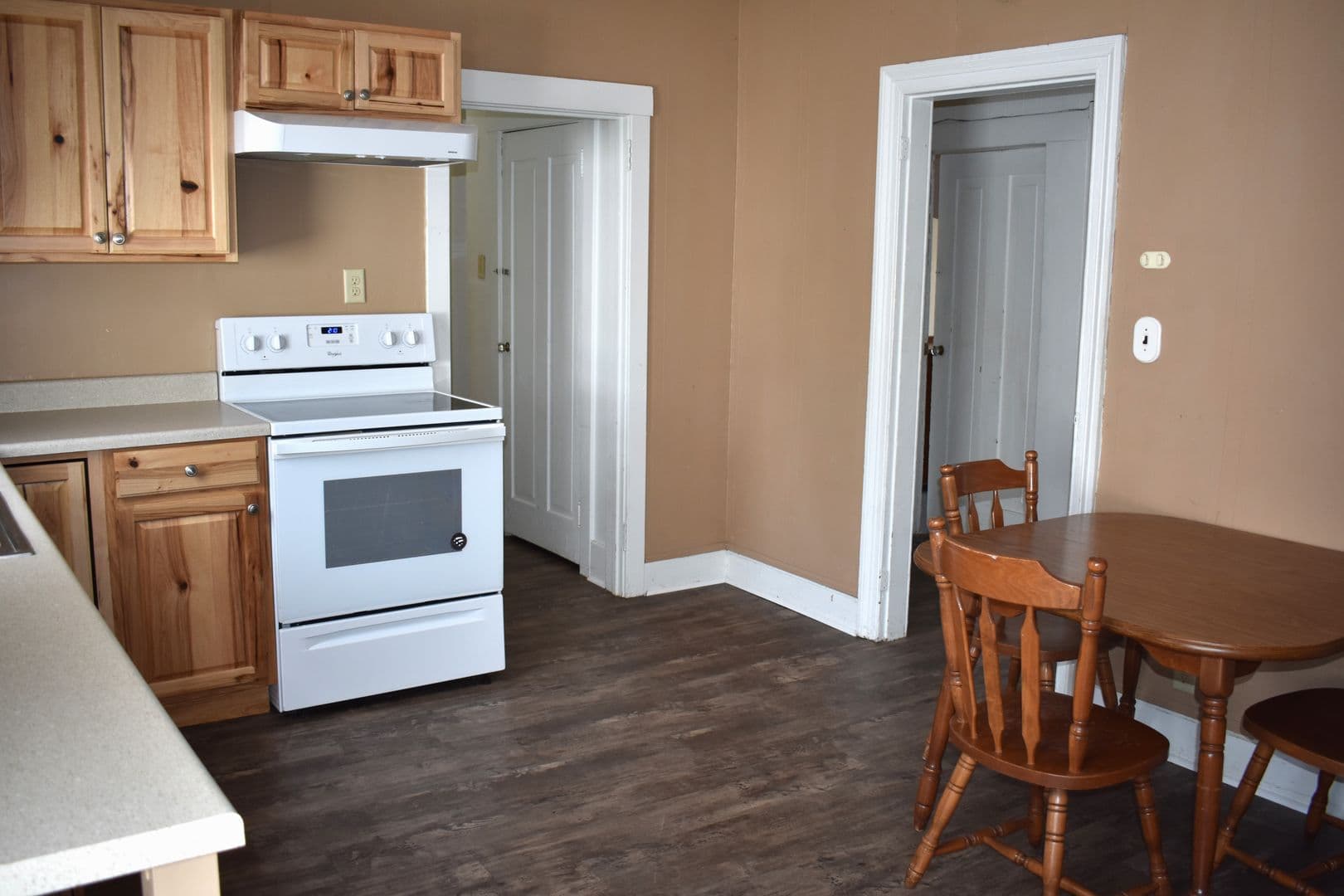 Indiana Apartment: 37 1/2 S 6th St