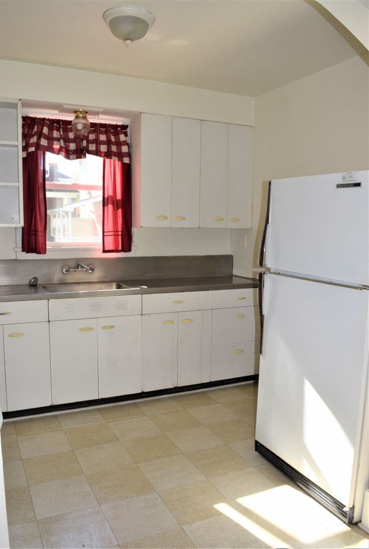 Indiana Apartment: 402 apt1-4 Water St