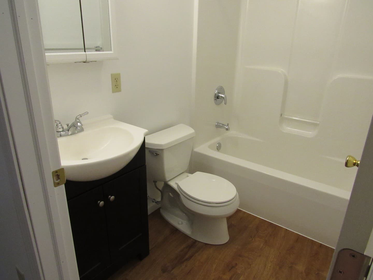 Indiana Apartment: 1132 School St