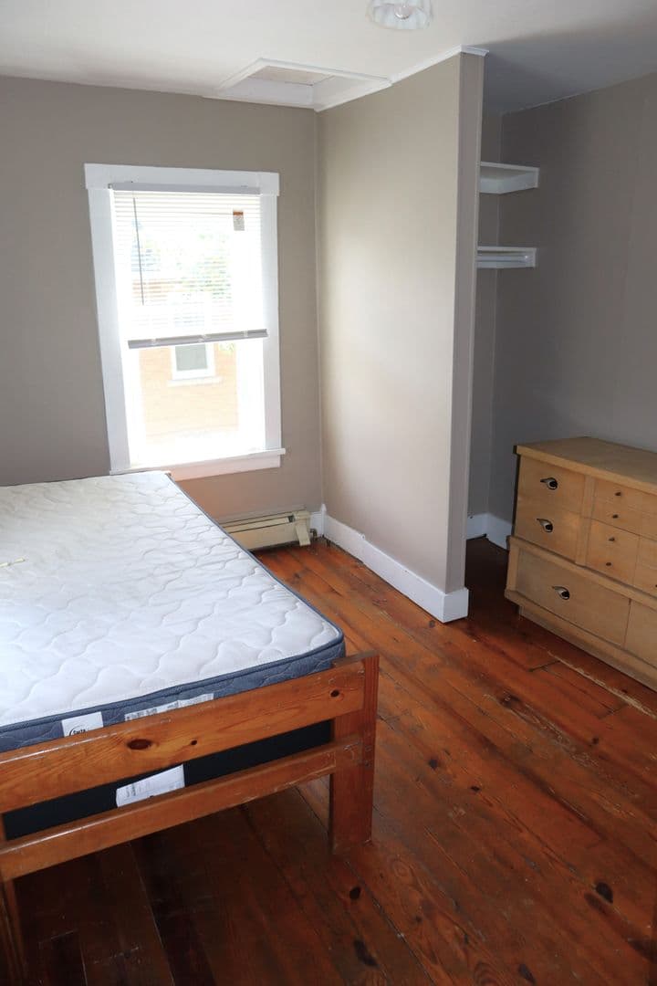 Indiana Apartment: 430 S6th St
