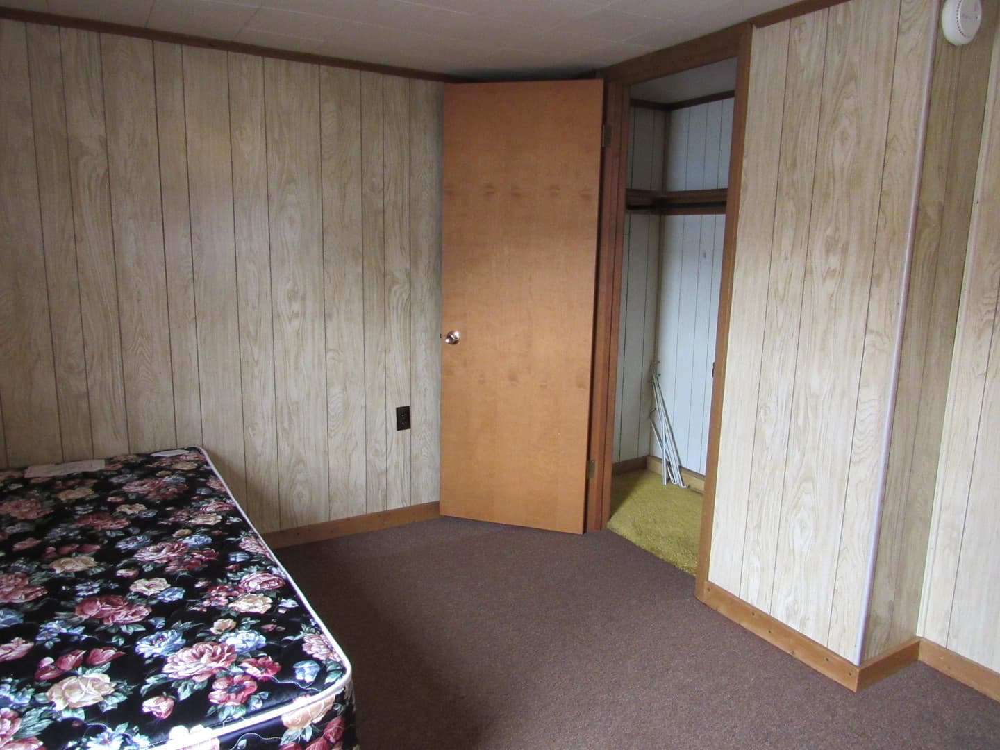 Indiana Apartment: 121 S. 8th St.