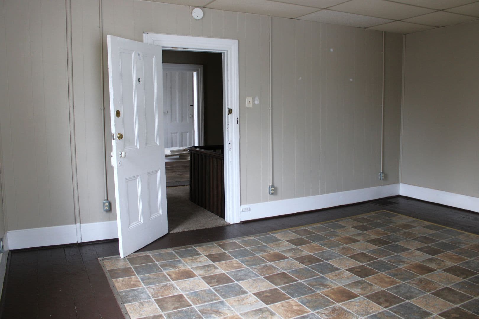 Indiana Apartment: 975 Church St